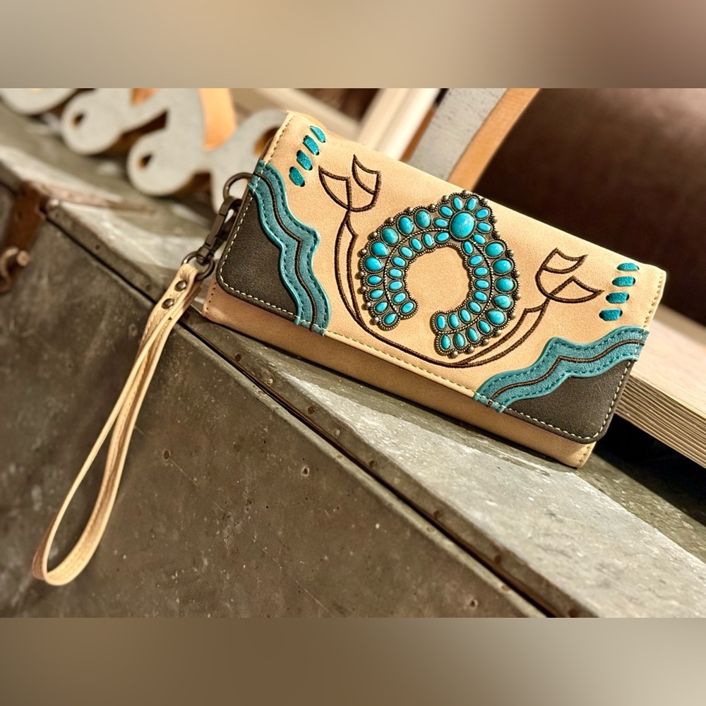 Women’s Tan & Turquoise Trifold Wristlet/Clutch